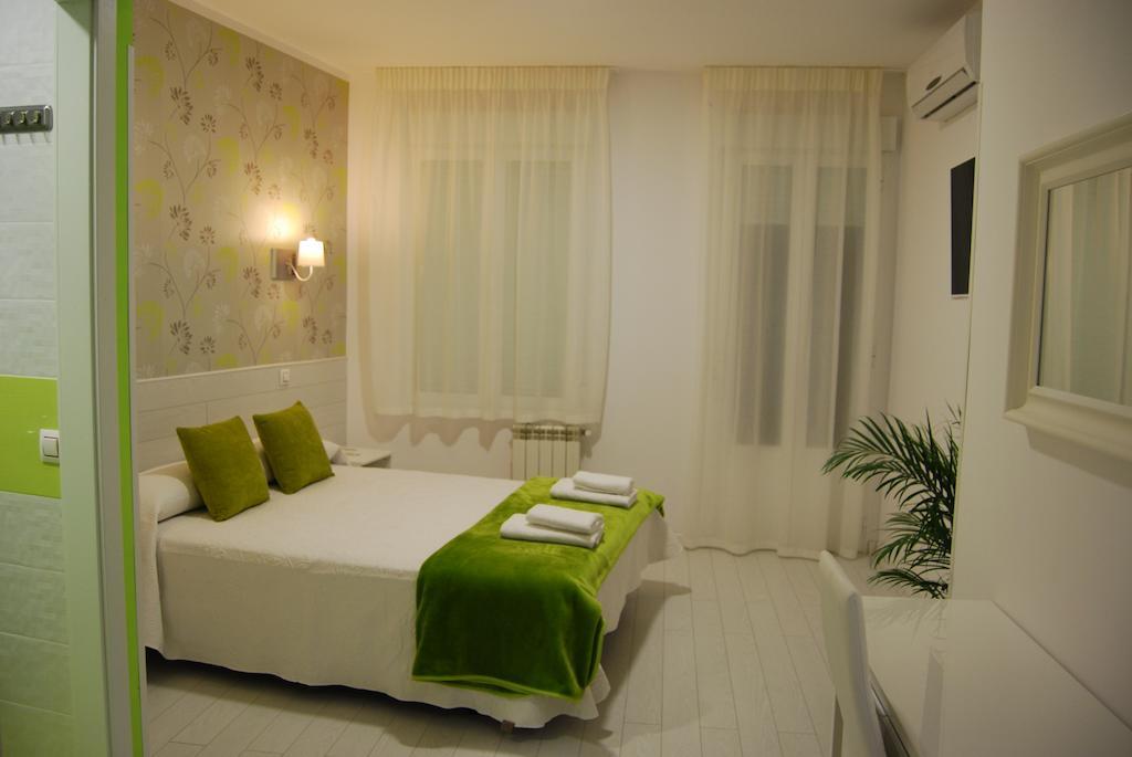 Hostal PETITE MAMAN Madrid Chambre photo