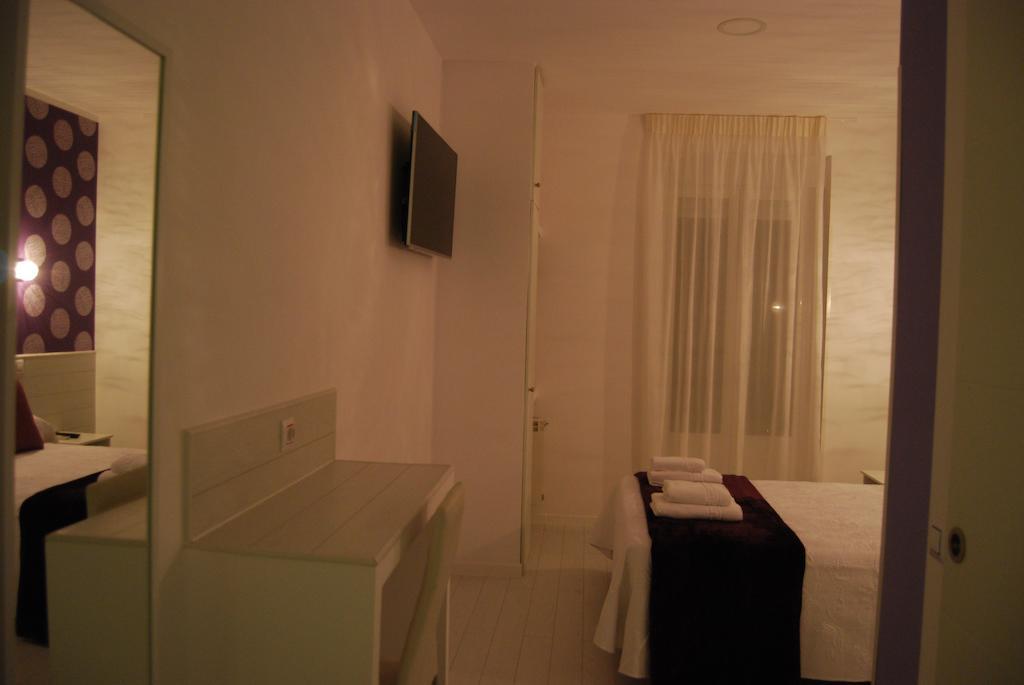 Hostal PETITE MAMAN Madrid Chambre photo